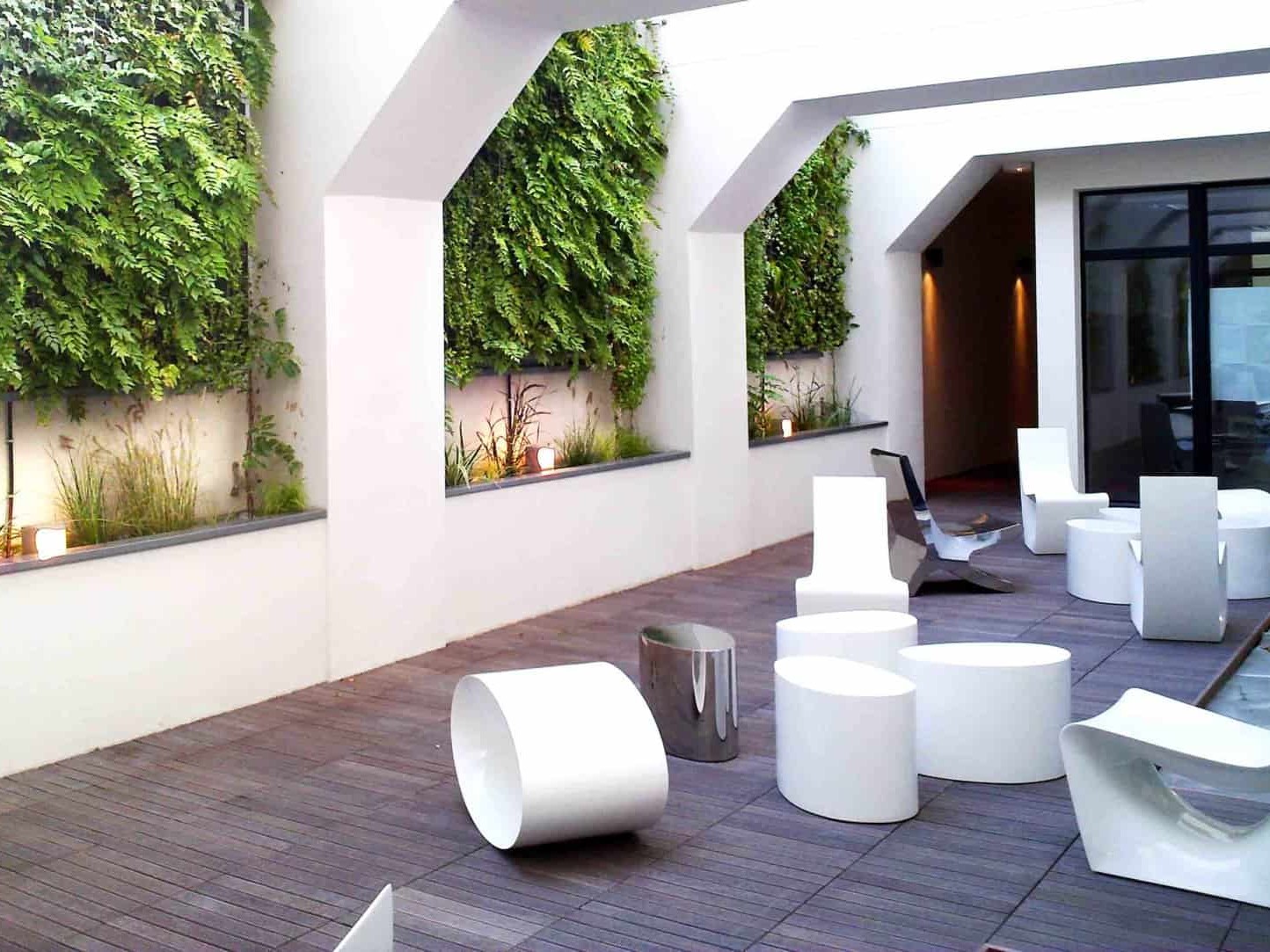 Aménagement de cours et patios à Paris pour entreprises par Green Design