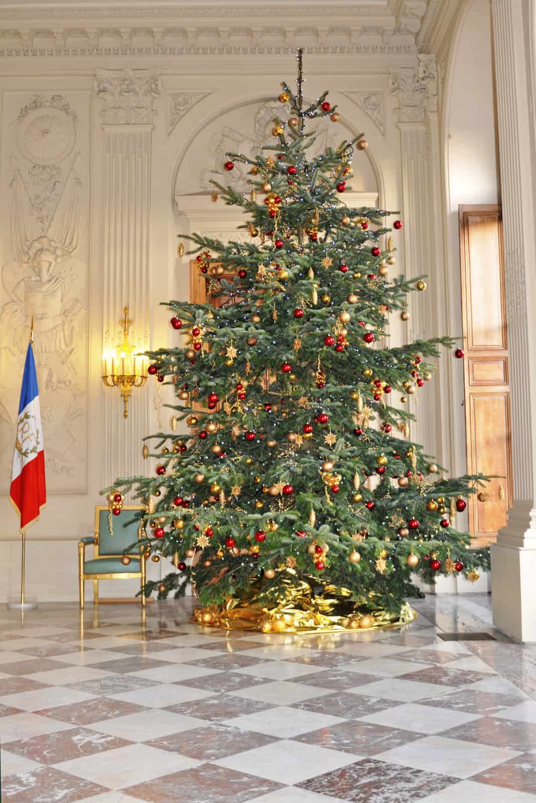 Sapins et décorations de Noël en entreprise et institutions par Green Decor